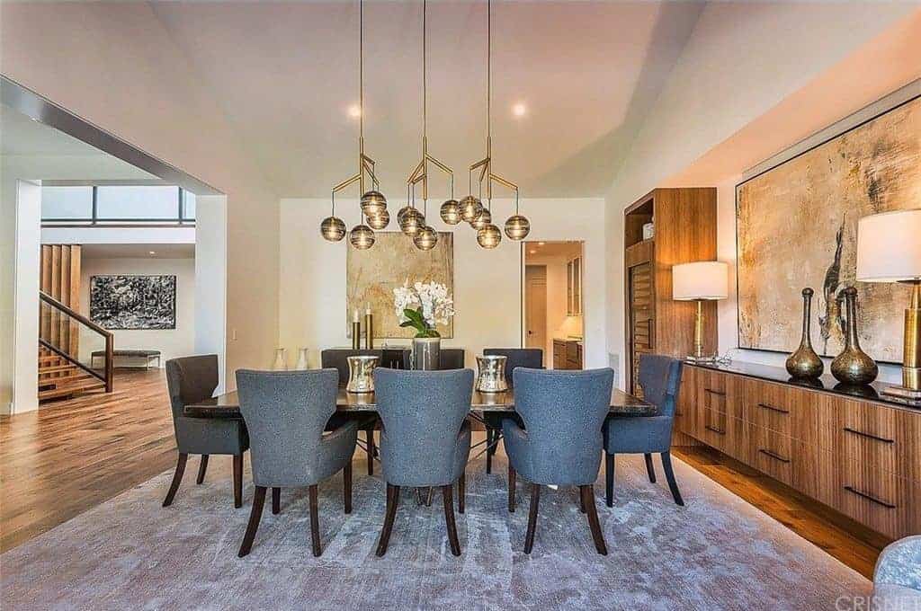 2025 March - Kris Jenner: The Hostess’ Dream Table | Who using Marble Dining Table